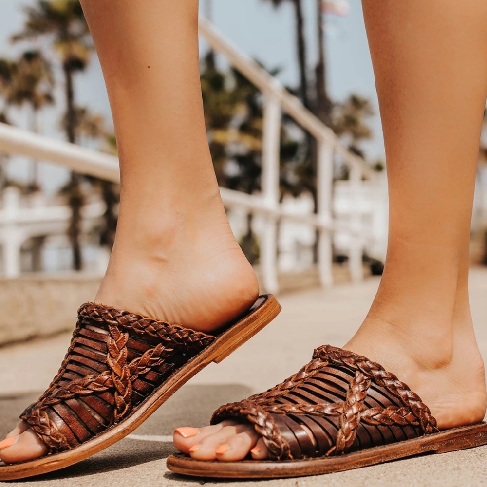 NIB Freebird Willow Sandals